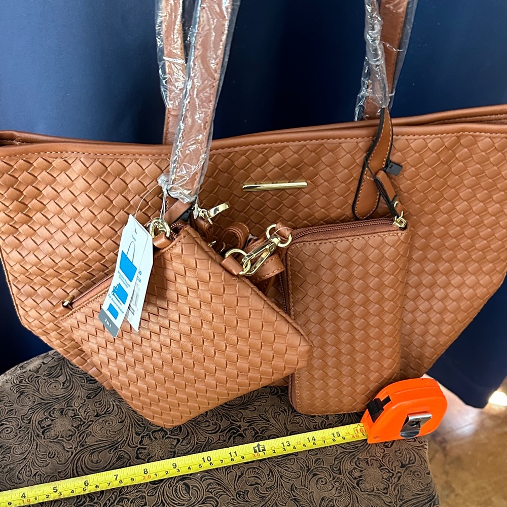 Time and Tru Tan Woven Tote Bag Set